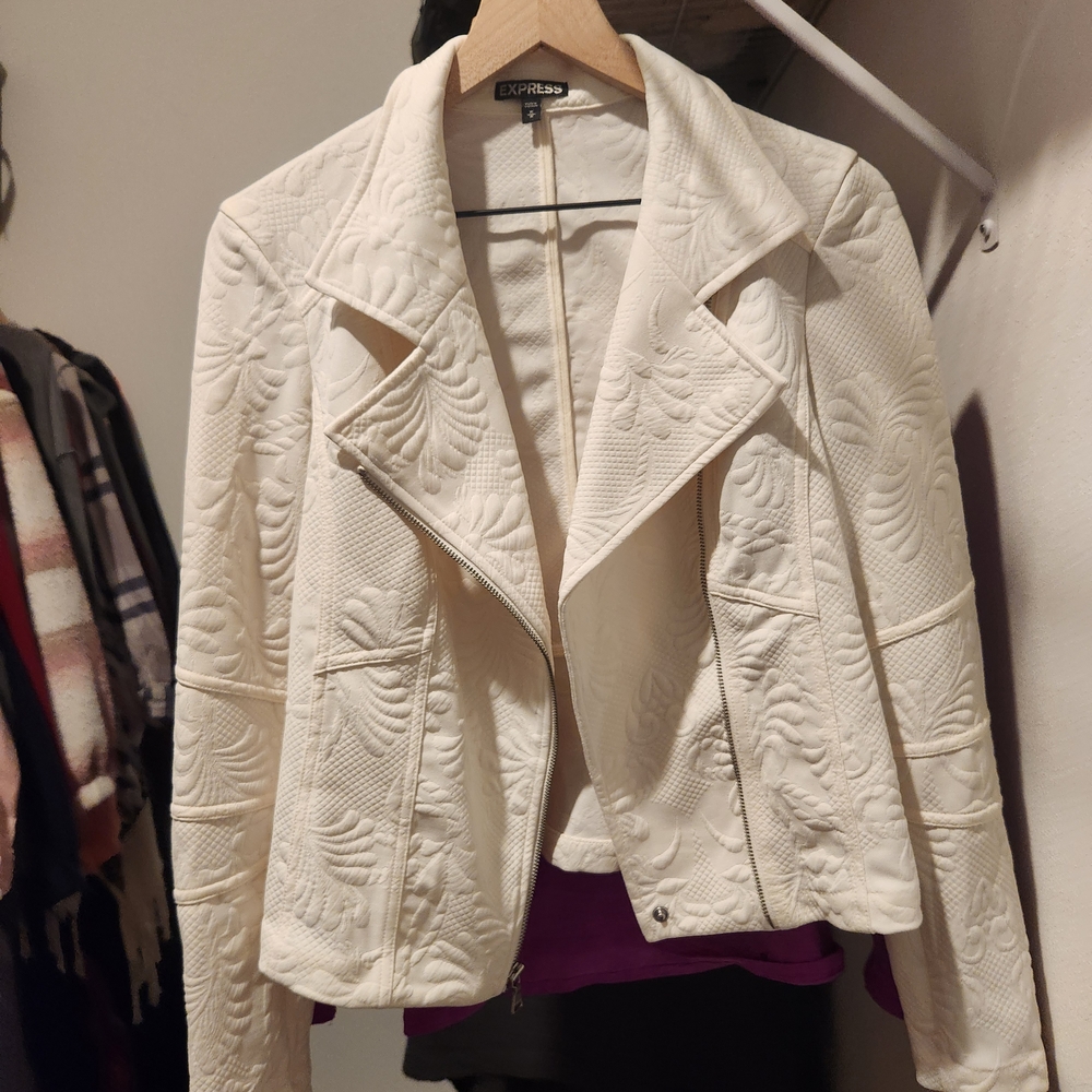 Express White Blazer with Structured Shoulders